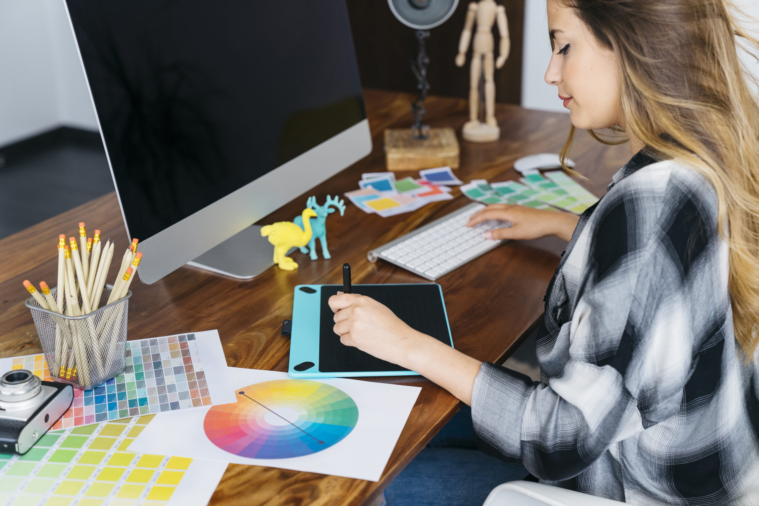 desk-graphic-designer